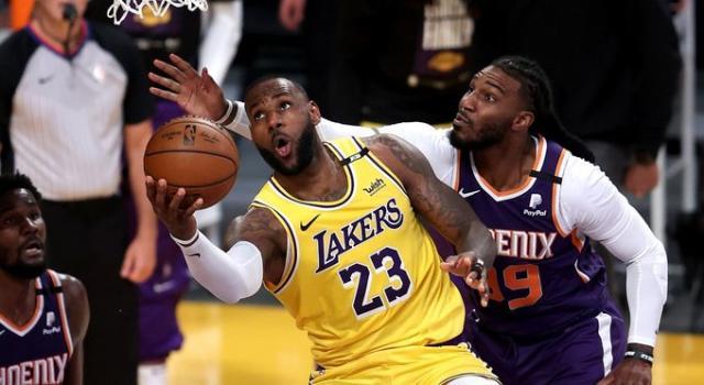 完美对战平台-皇帝引领湖人第三节风暴 詹姆斯状态正在回暖